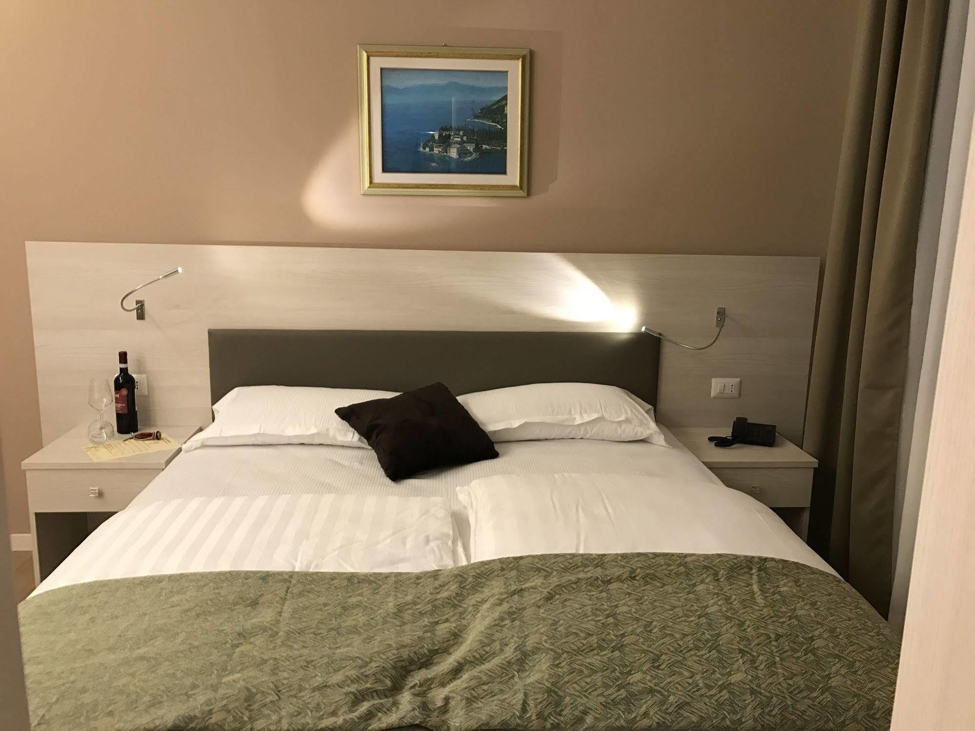 Hotel Dogana Sirmione Exterior foto